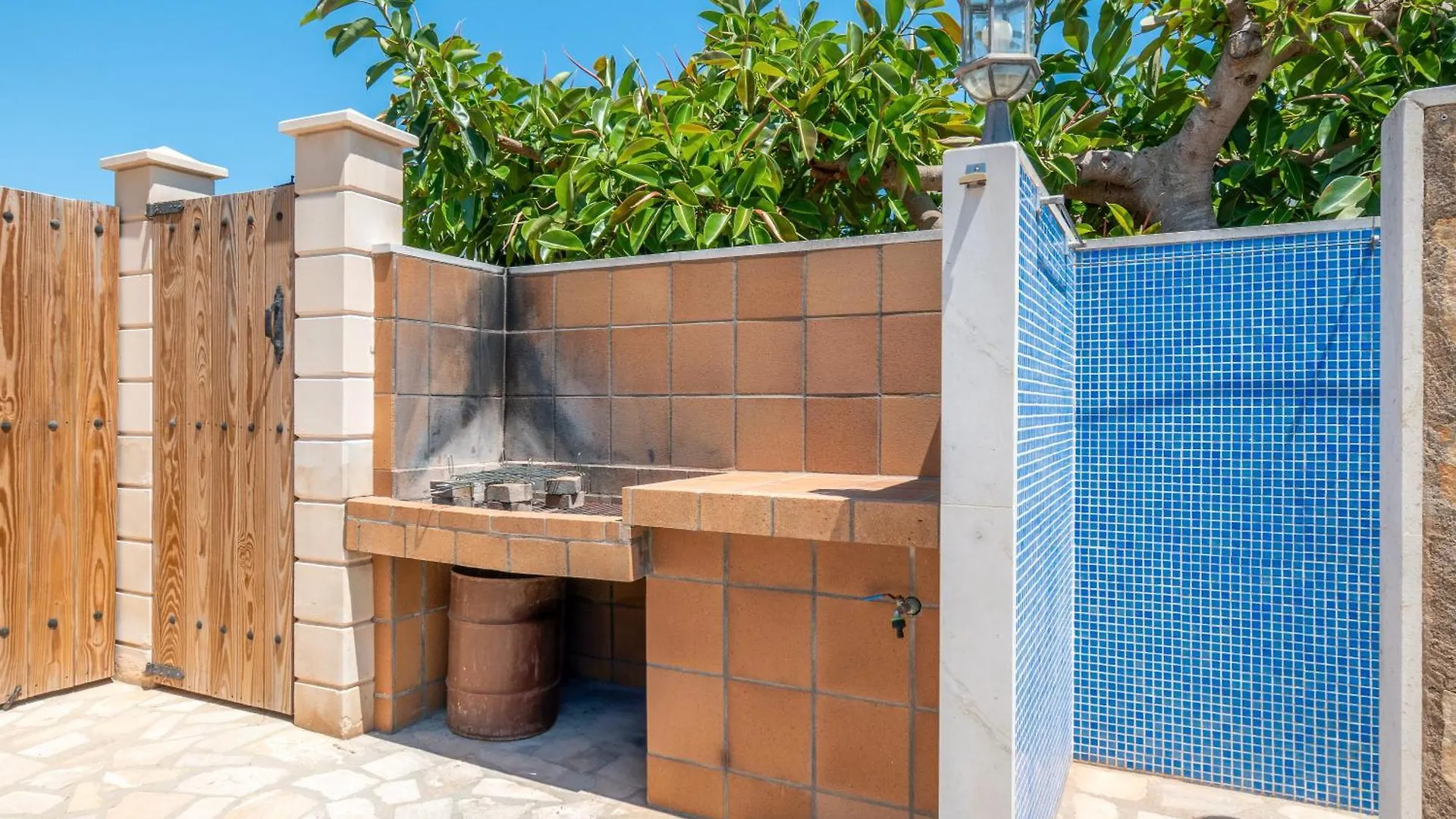 Leon Villa Puerto Colom